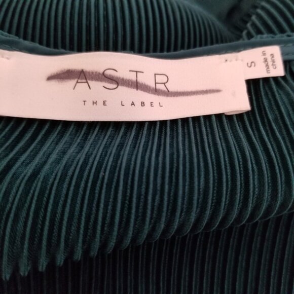 Astr the label green pleated bodysuit - Picture 14 of 14